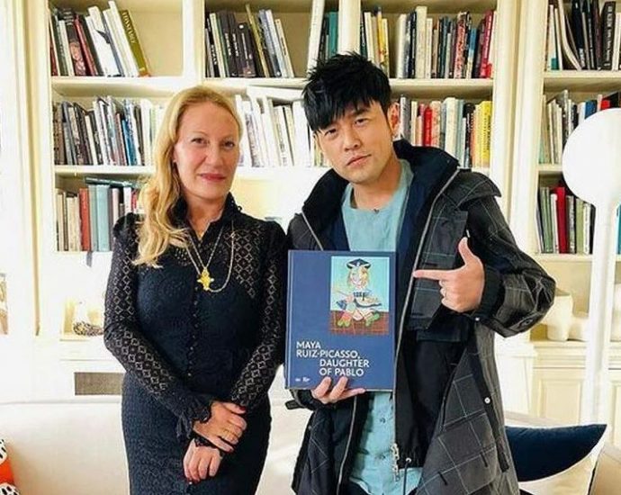 Singer Jay Chou meets Picasso’s granddaughter in Paris