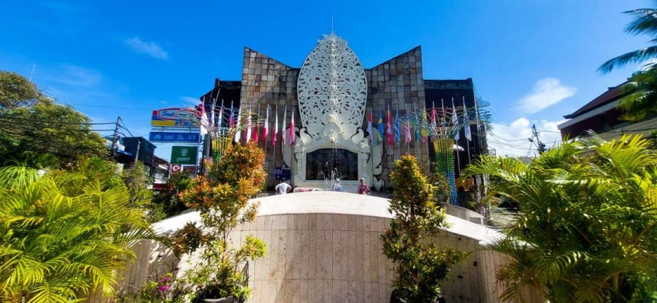 Sombre mood as survivors, victims’ families gather in Bali ahead of 20th anniversary of the 2002 bombings