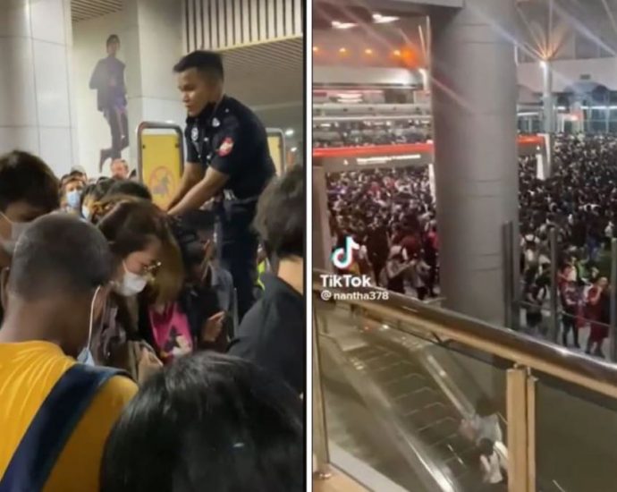 ‘Stop pushing!’: Crowds at Malaysia immigration at the start of Deepavali long weekend