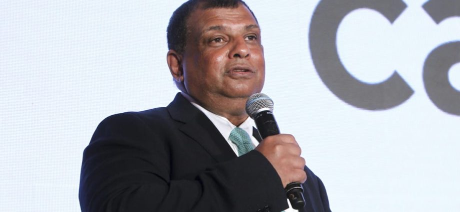 Tony Fernandes resigns as AirAsia X group CEO