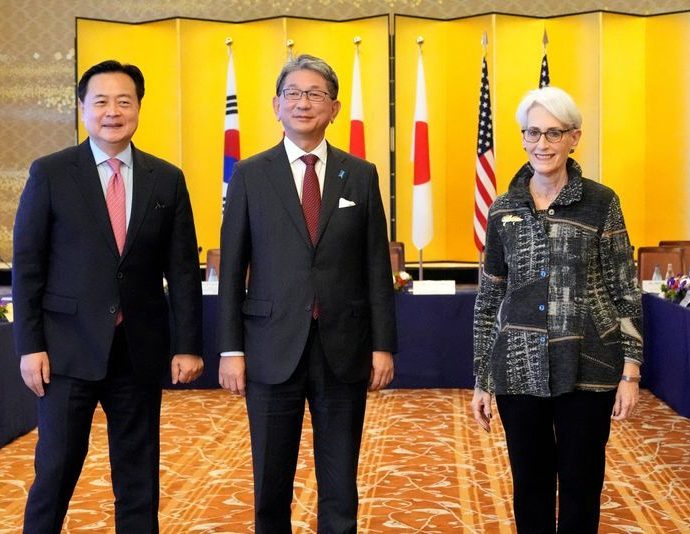 U.S., Japan, S. Korea vow 'unparalleled' response if N. Korea holds nuclear test
