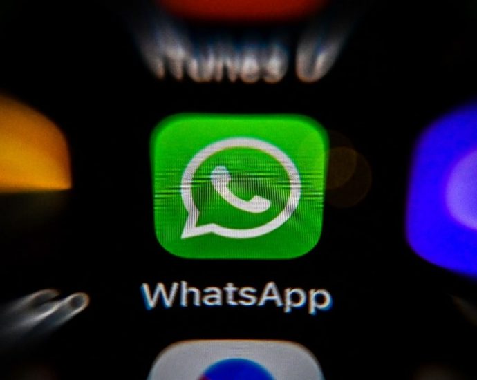 WhatsApp users worldwide report issues with messaging app