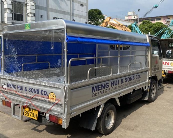 Workers to rest at least 30 minutes after 6 hours on the job, before driving others in lorry rear decks