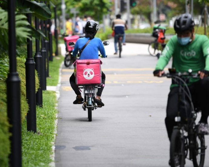 Fewer than 4 in 100 food delivery riders earn more than S,000 monthly: Study