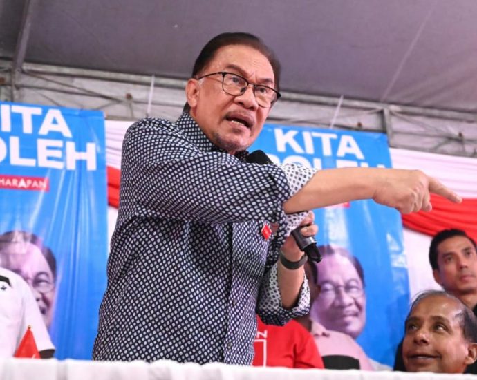 ‘I’ll be a leader for all Malaysians’: Anwar delivers message of unity in Perak ahead of Nomination Day