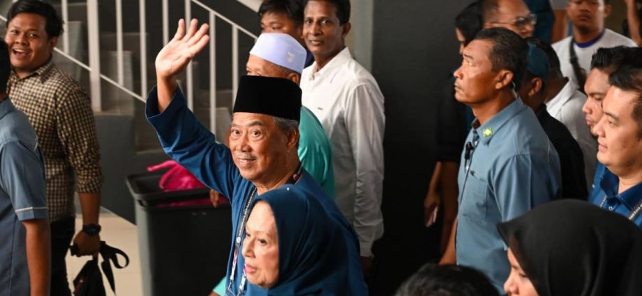 Perikatan Nasional ready to offer clean, stable government: Muhyiddin as Malaysia GE15 campaigning begins