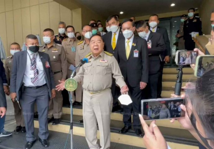 Prawit wouldn't try to stop Prayut leaving party