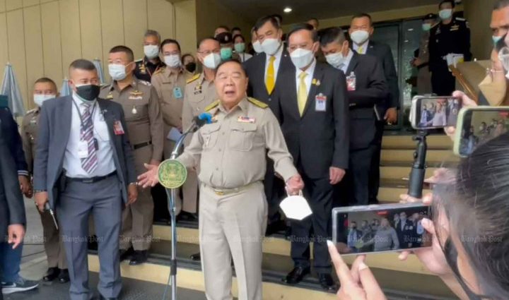 Prawit wouldn't try to stop Prayut leaving party