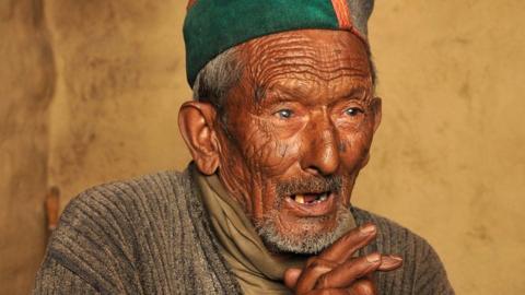 Shyam Saran Negi: Man dubbed 'India's first voter' dies aged 105
