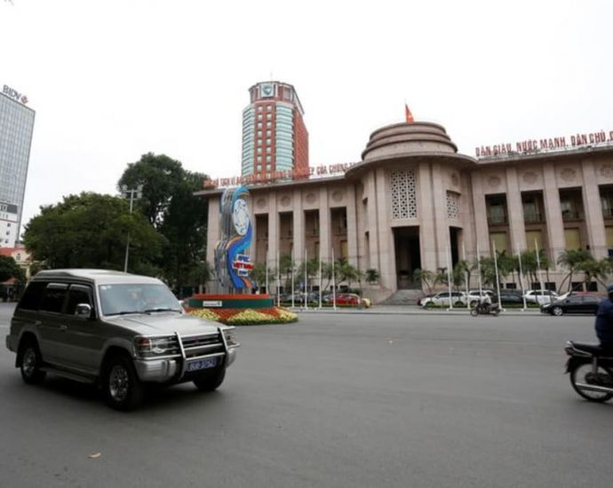 Vietnam central bank held emergency meetings with banks over liquidity: Sources