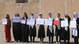Afghanistan: Tears and protests as Taliban shut universities to women