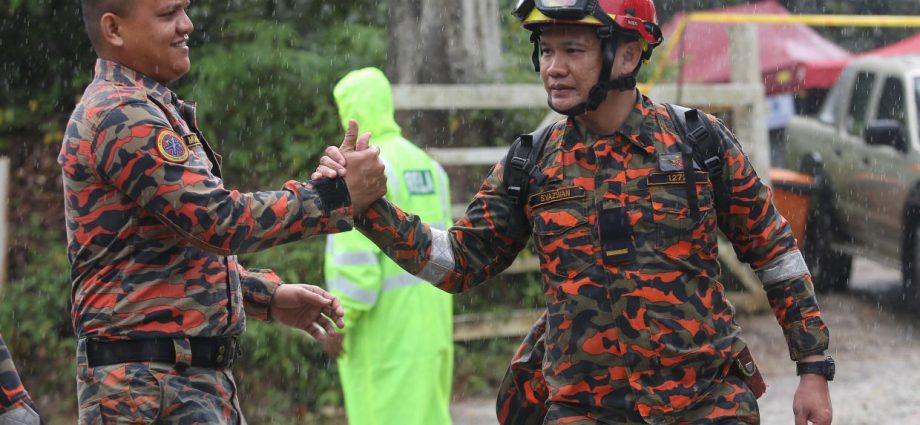 Batang Kali landslide: Search temporarily halted due to continuous rain