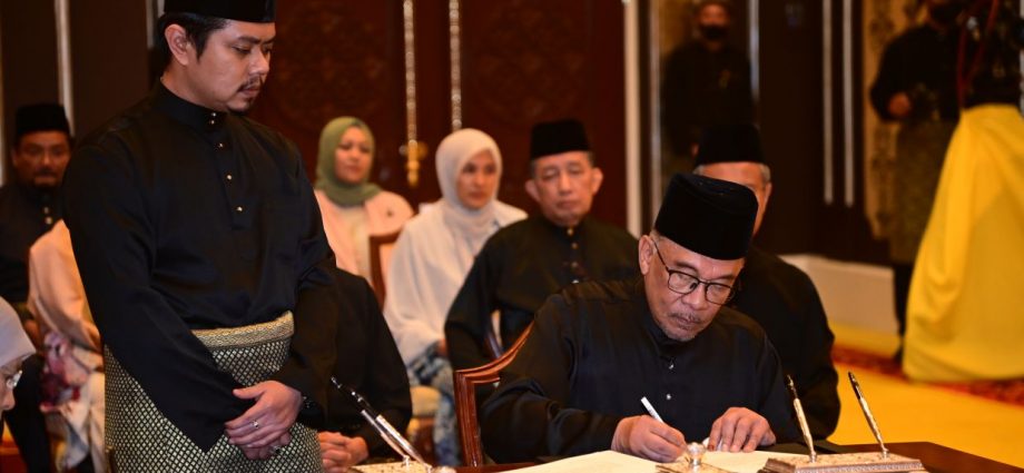 GE15 Live Updates: PM Anwar says Pakatan, BN, GPS three largest coalitions in new unity govt
