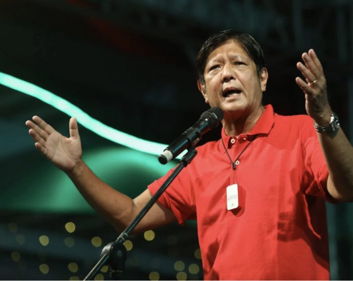 Marcos Jr shows the way to balance US and China