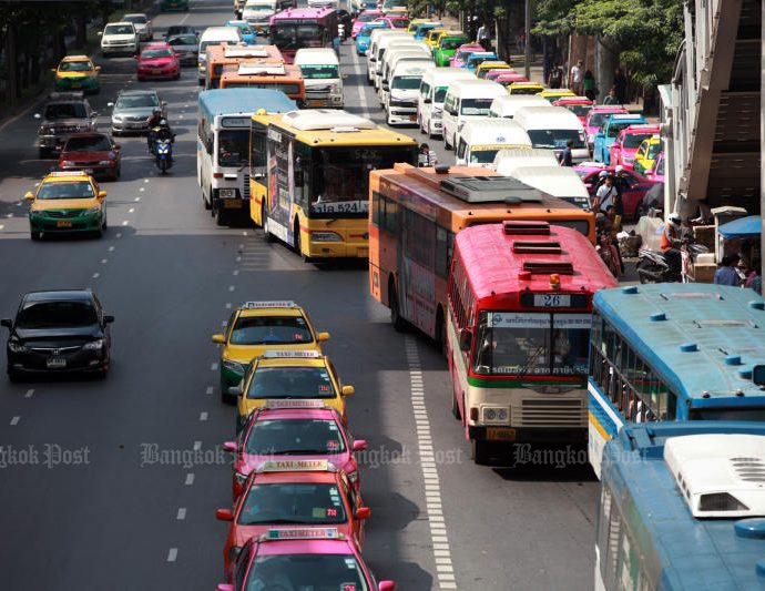Cameras and penalties to deal with idling cabs