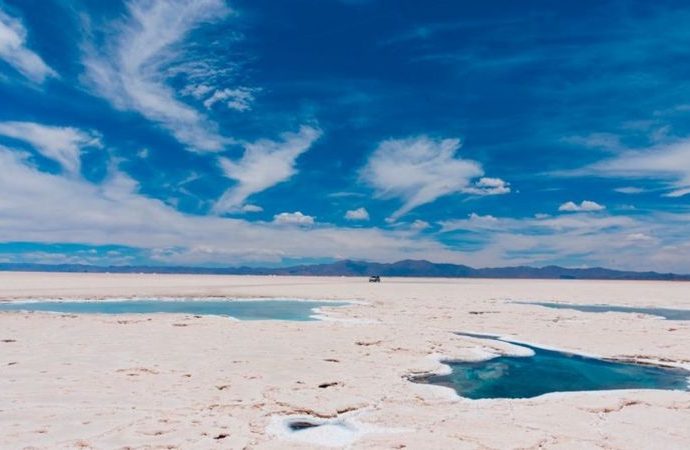 Chinese firm Catl to develop huge Bolivian lithium deposit