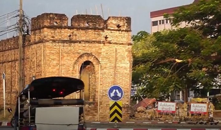 Collapsed part of Chiang Mai wall still awaits repairs