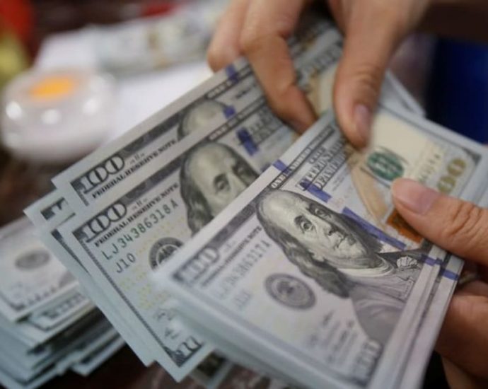 Foreign currency fixed deposits see more takers amid rising interest rates, strong Singdollar