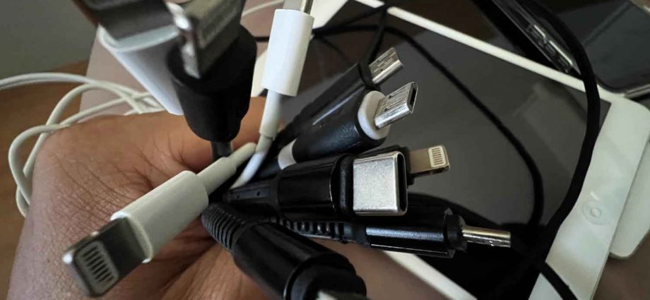 Hacked by charging cable: a myth