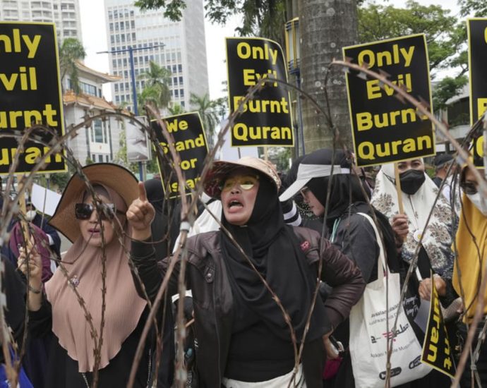 Indonesian Muslims protest Quran burning in Sweden