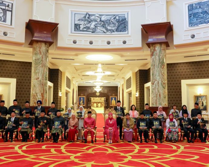 King presents letters of appointment to 21 judges