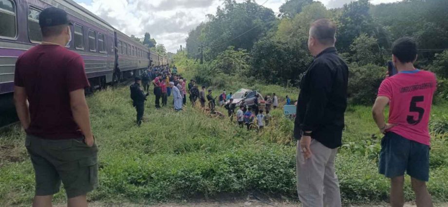 Railway crossing crash, 1 killed, 2 injured