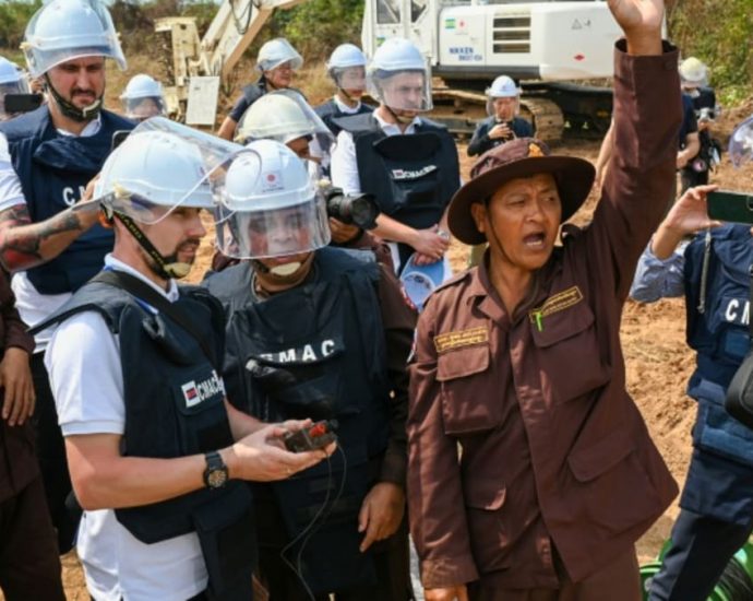 Ukrainian deminers learn from decades of Cambodian experience