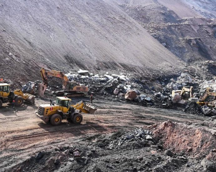 China coal mine death toll at 6, 47 missing as rescue resumes