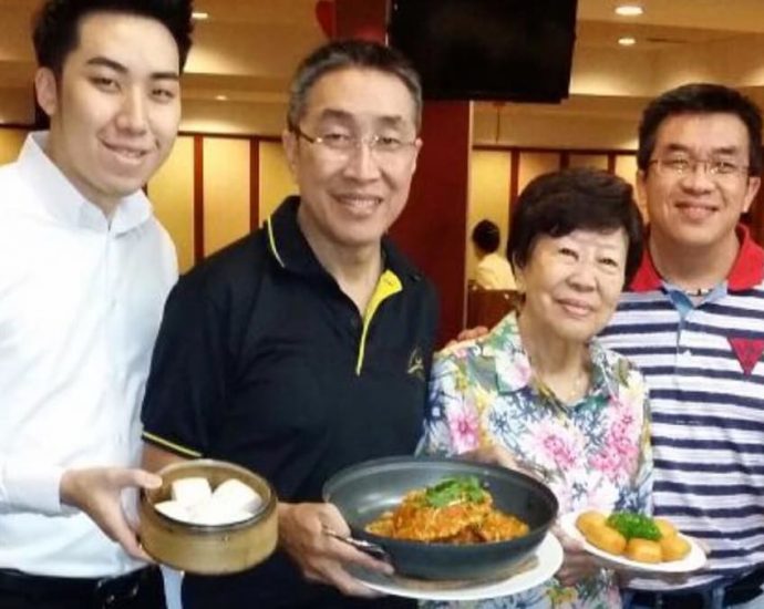 Creator of Singapore’s iconic chilli crab dish dies aged 90