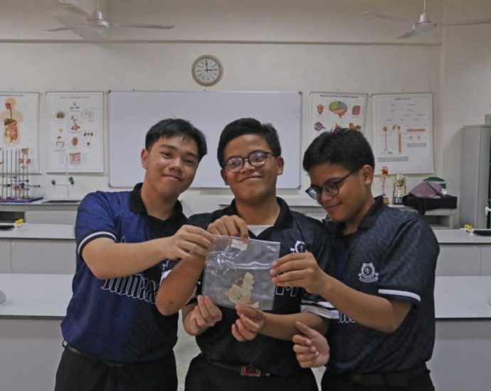 From their school lab in Sabah, students try to turn seaweed into bioplastic to fight marine litter