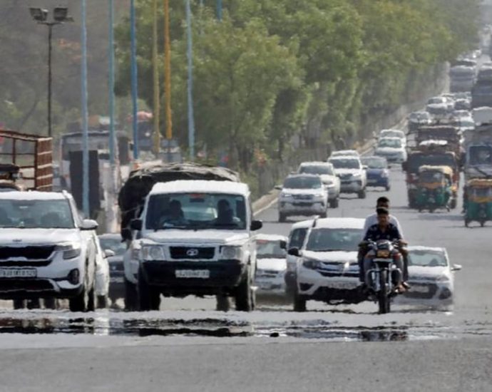 India warns of heatwaves, expects surge in heat-related illnesses