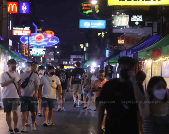 Khao San bouncer charged with assaulting foreigner over bottled water