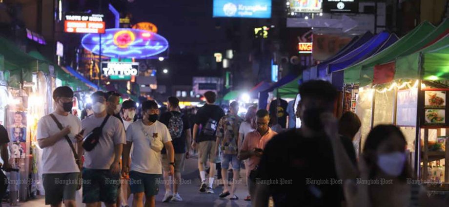 Khao San bouncer charged with assaulting foreigner over bottled water