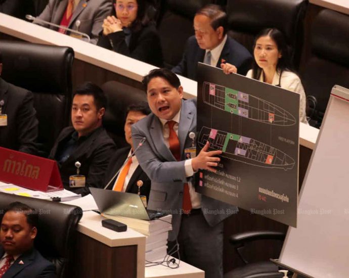 MFP ‘outshines’ Pheu Thai in debate