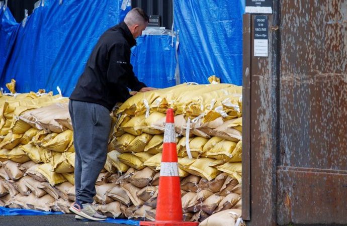 New Zealand storm Gabrielle: Tense wait as ex-cyclone moves over North Island