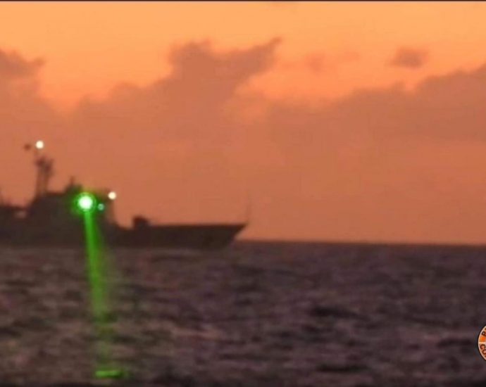 Philippines: China ship hits Filipino crew with laser light