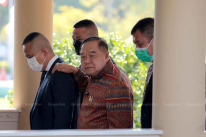 Prawit vows to end elite-liberal conflict