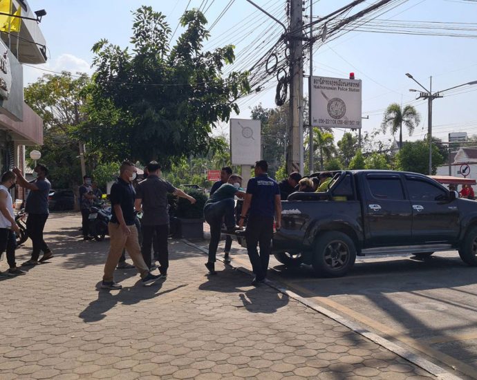 Three Thai drivers, 14 illegal Chinese migrants arrested