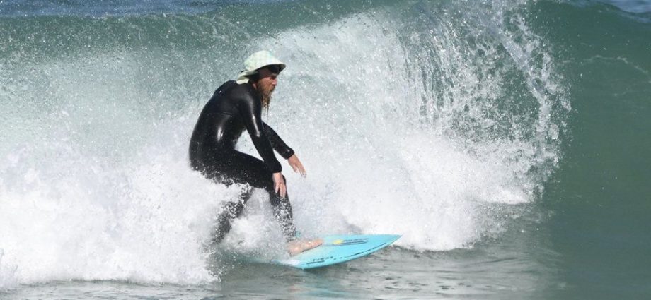 Australian shreds record for longest surf session