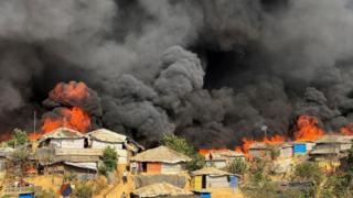 Bangladesh fire: Thousands shelterless after blaze at Rohingya camp