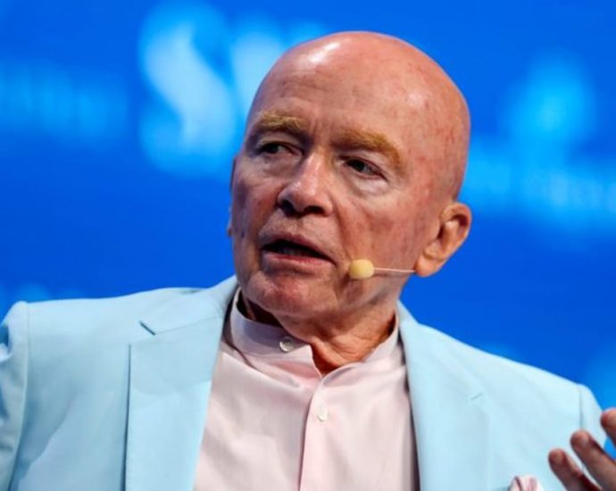 Billionaire investor Mark Mobius says he cannot take money out of China: FOX Business