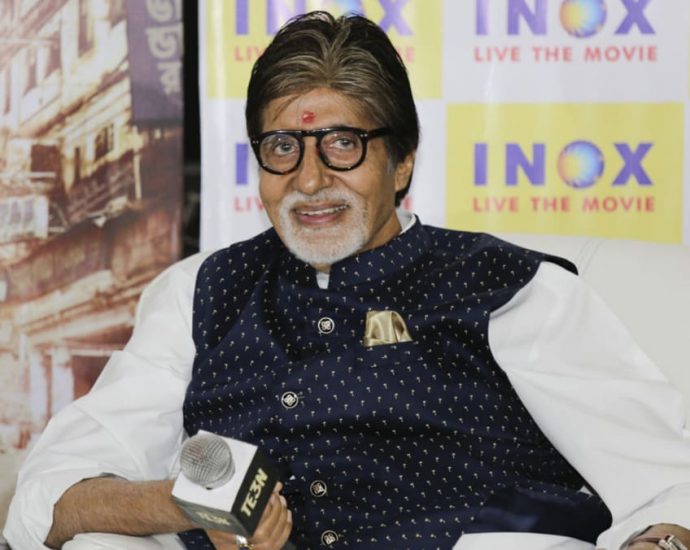 Bollywood star Amitabh Bachchan injured while shooting film in India