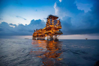 Chevron suspends production at stricken oil field