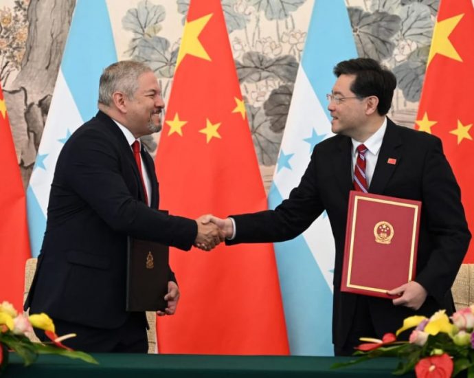 China opens ties with Honduras, Taiwan decries monetary demands