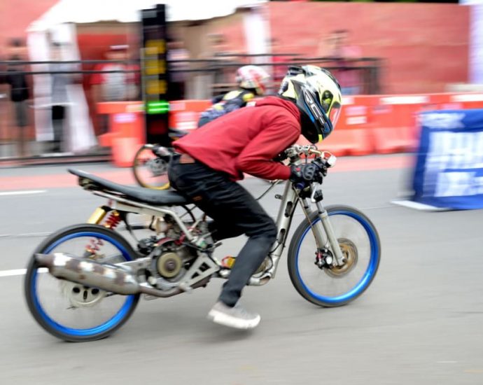 Fighting fire with fire: Jakarta police combat illegal motorcycle racing by staging legal events