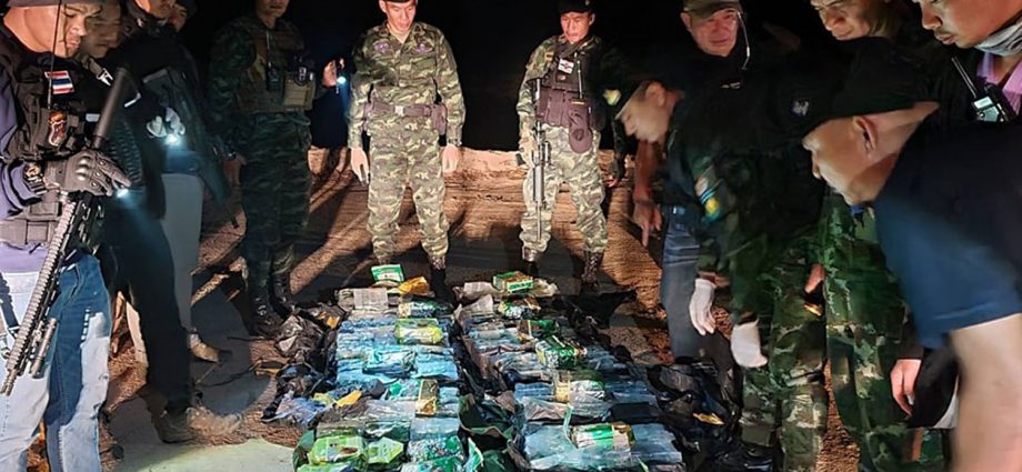 Fleeing smugglers caught, 281kg crystal meth seized
