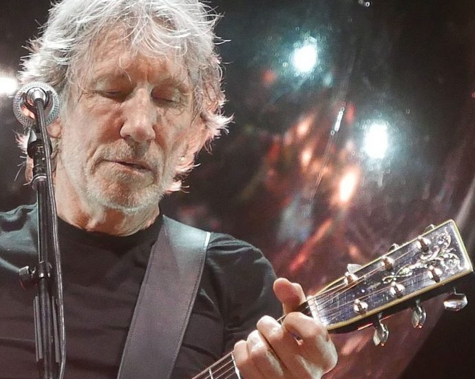 Frankfurt undermines human rights by canceling Roger Waters concert