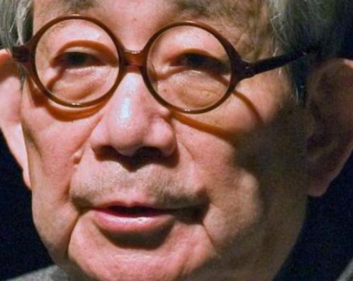 Kenzaburō Ōe a writer of real humanity, real Japan