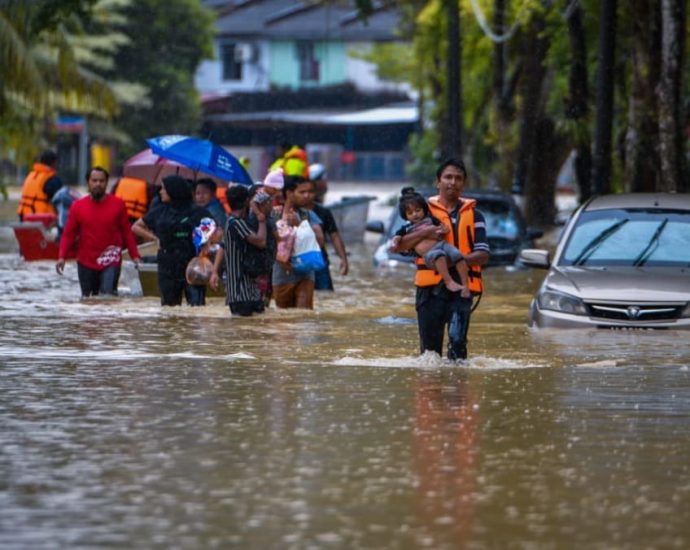 Malaysia floods: More than 27,000 evacuated as rain expected to continue