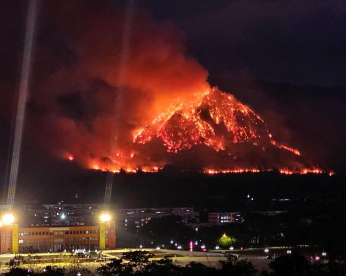 Mountain blaze nears residential area, threatens Khao Yai